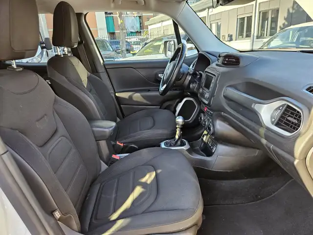 Jeep Renegade view 11