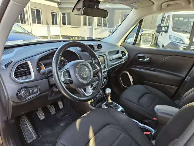 Jeep Renegade view 6