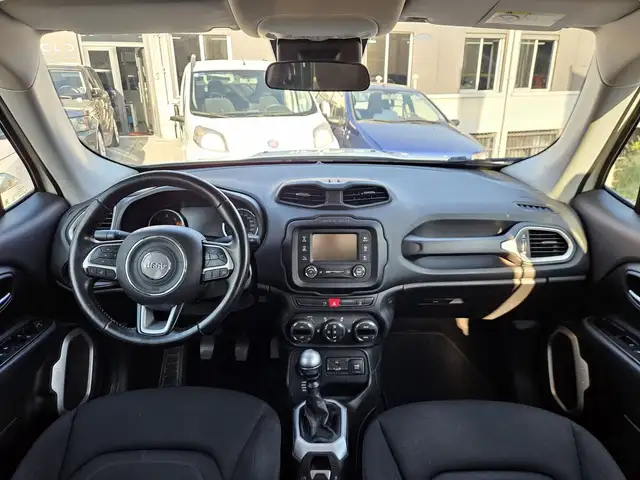 Jeep Renegade view 9