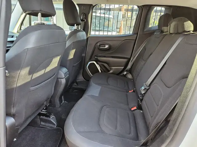 Jeep Renegade view 8