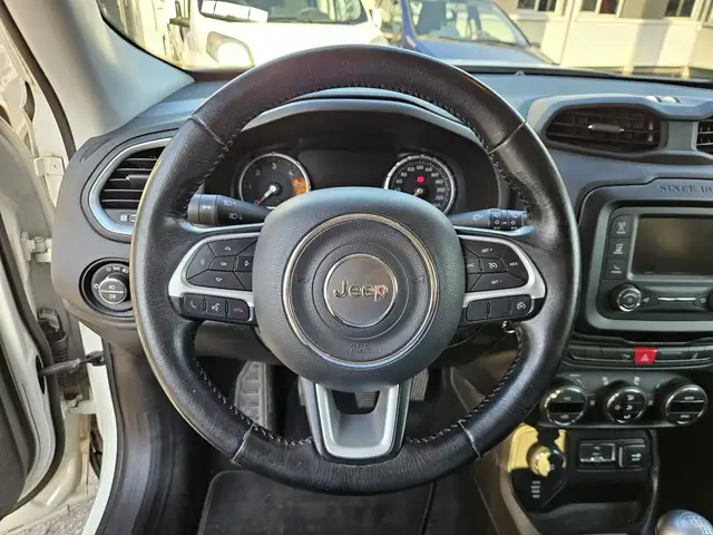 Jeep Renegade view 13