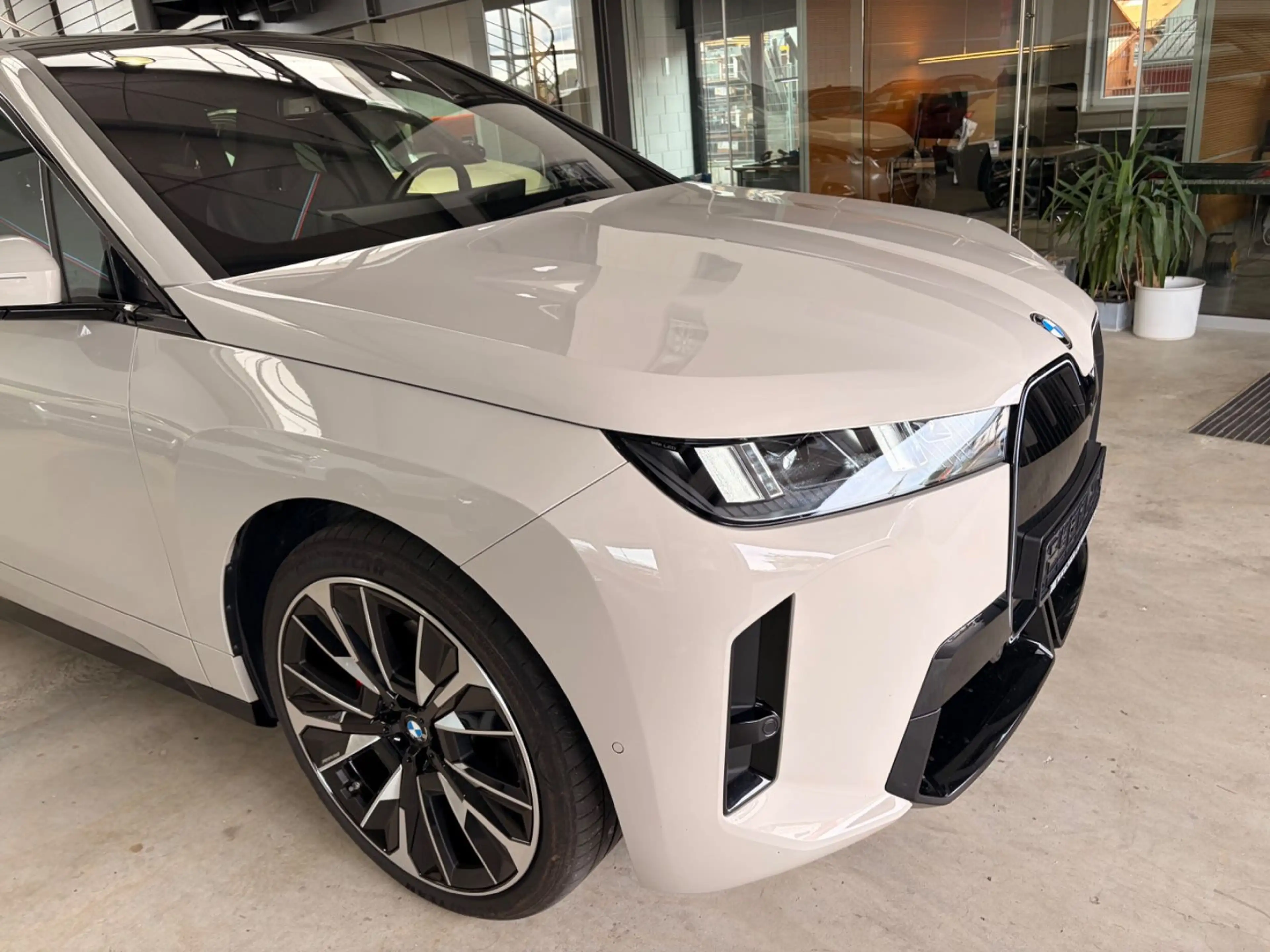 BMW iX xDrive45 MSportPro PanSkyDAch neu 111.565,- € — photo 7