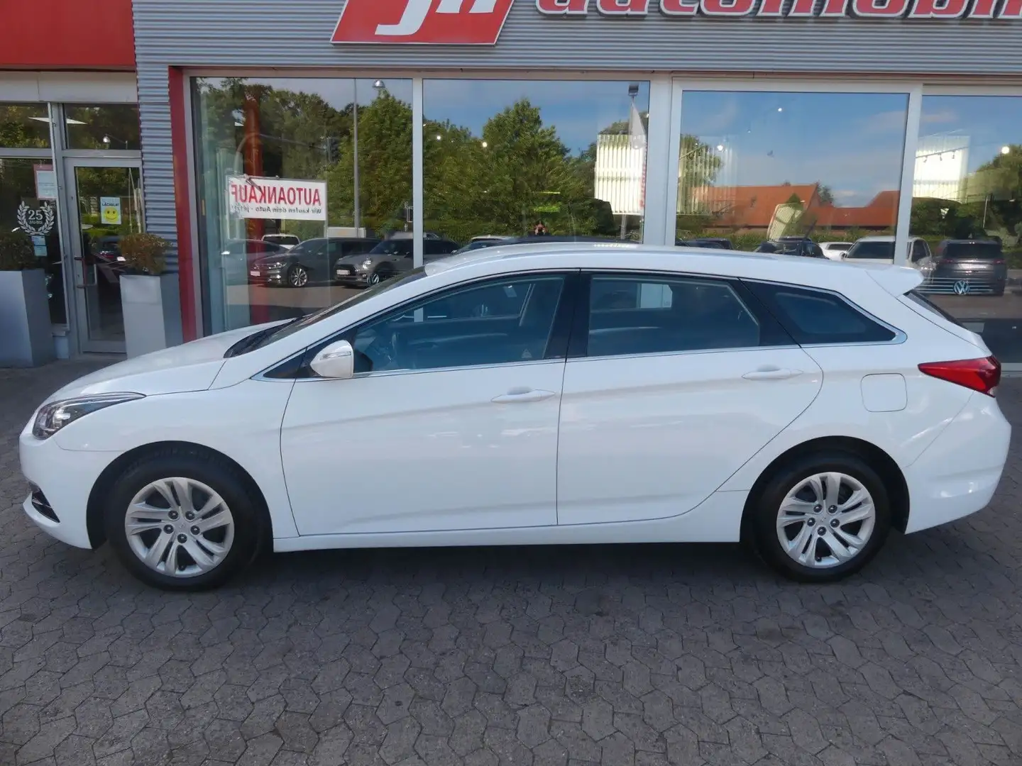 Hyundai i40 cw blue Classic Kombi Klima*PDC*ab 129€ bijela - 2