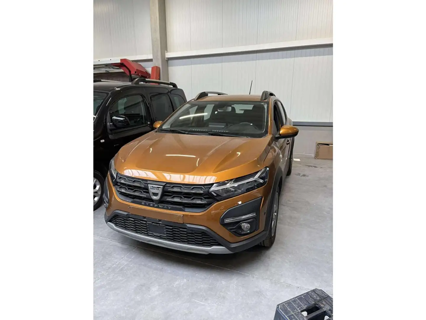 Dacia Sandero STEPWAY PLUS Oranje - 1