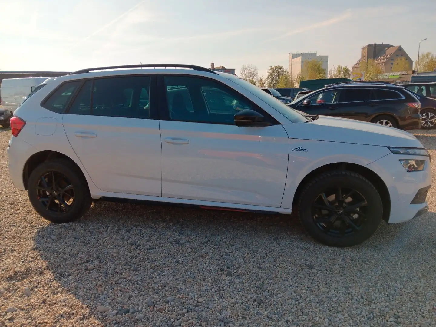 Skoda Kamiq Monte Carlo PanoDach AHZV LED Klima SHZ Weiß - 2