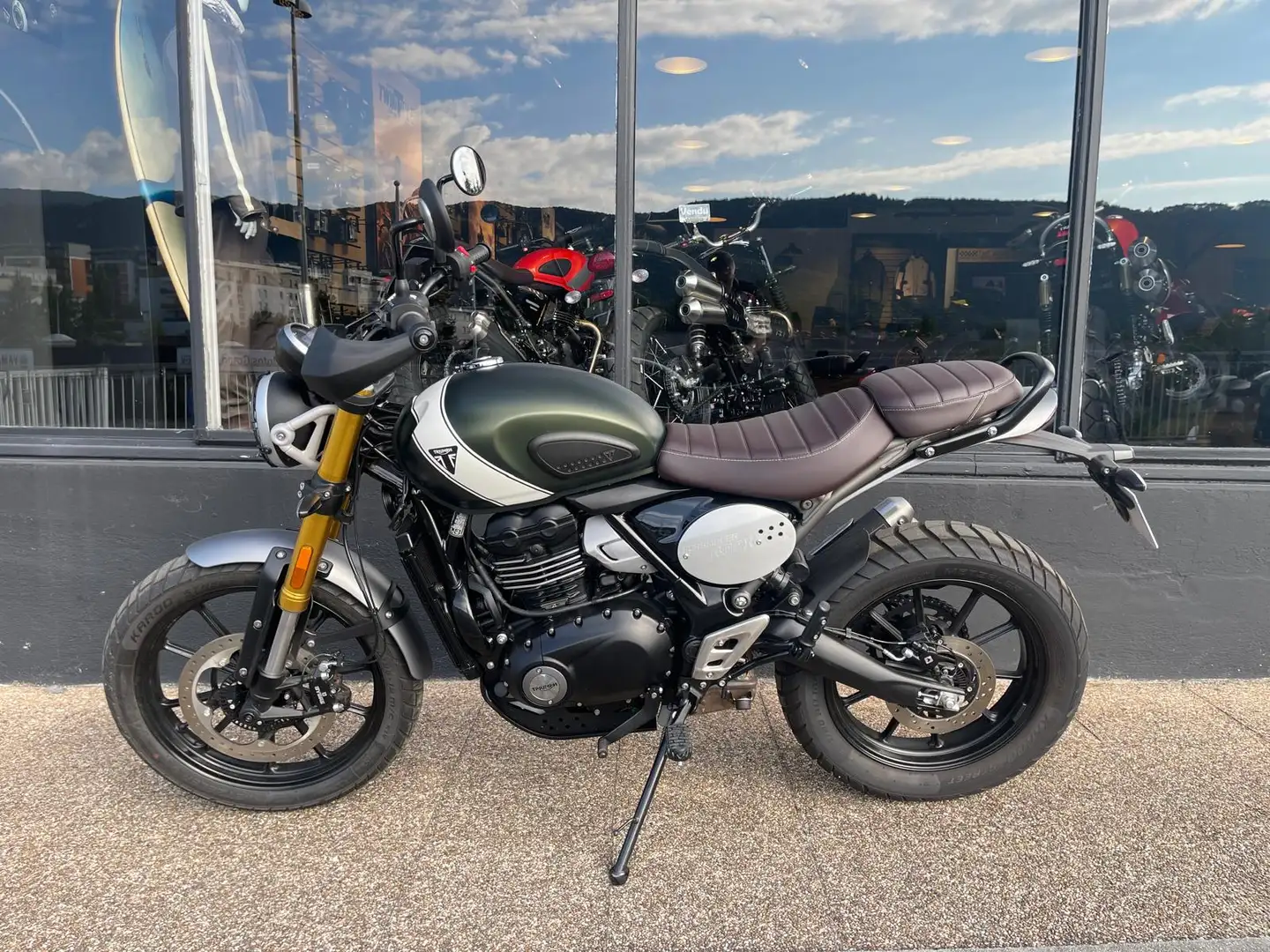 Triumph Scrambler 400 X - 2