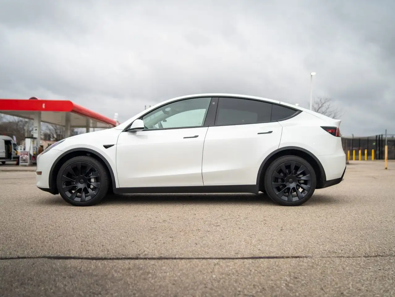 Tesla Model Y photo Tesla Model Y