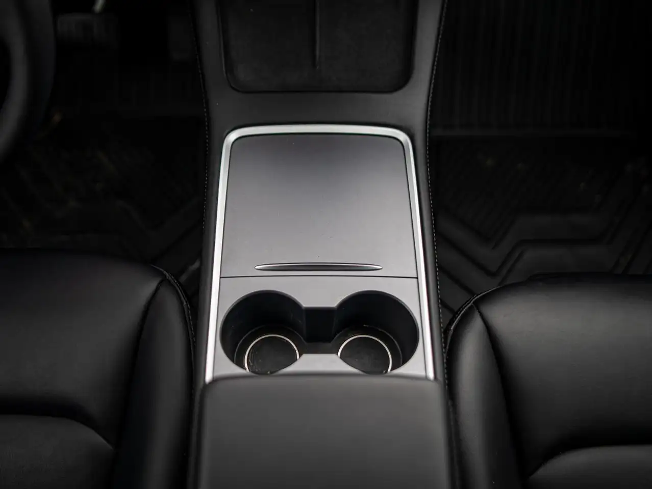 Tesla Model Y photo Tesla Model Y