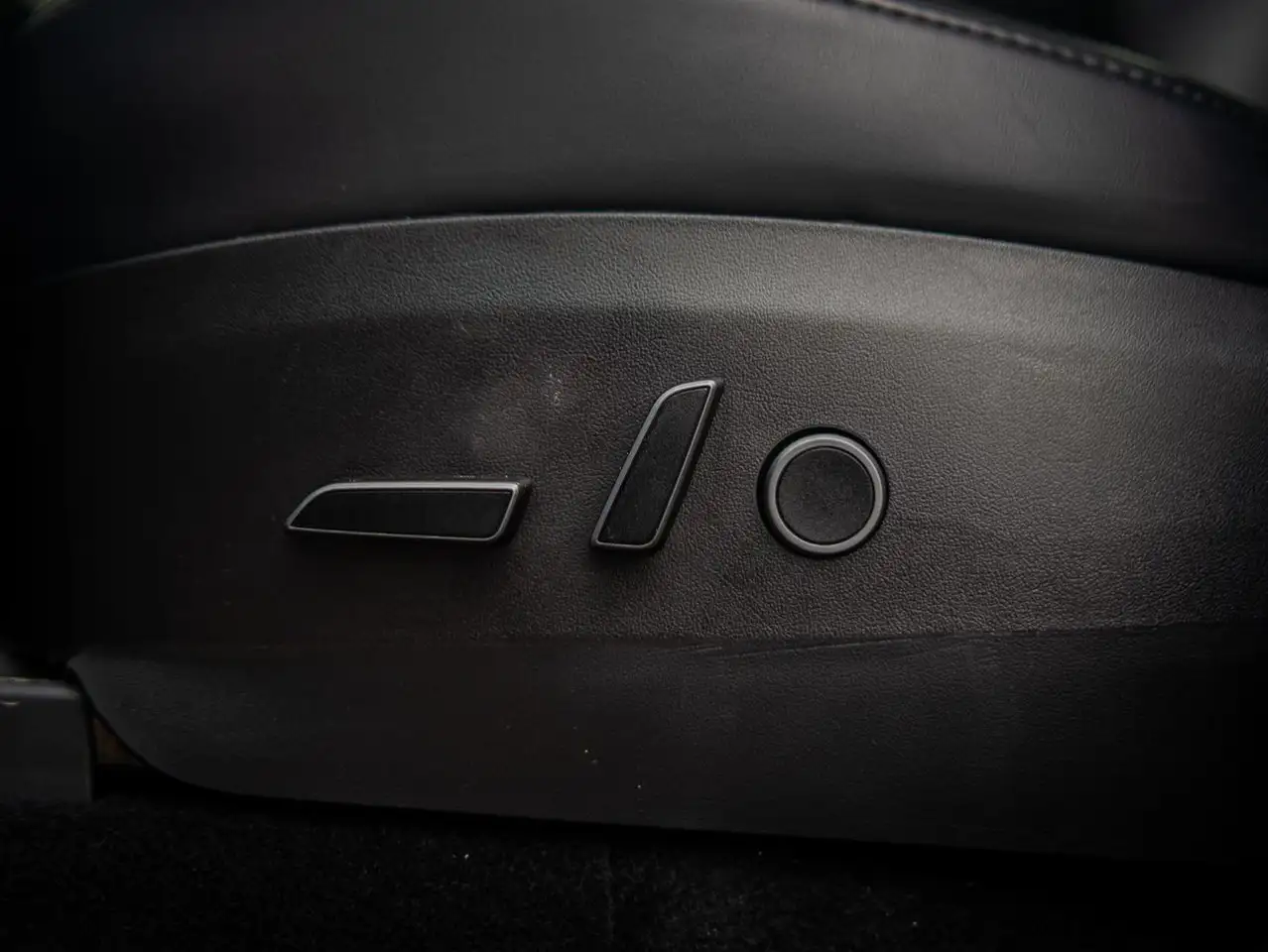 Tesla Model Y photo Tesla Model Y