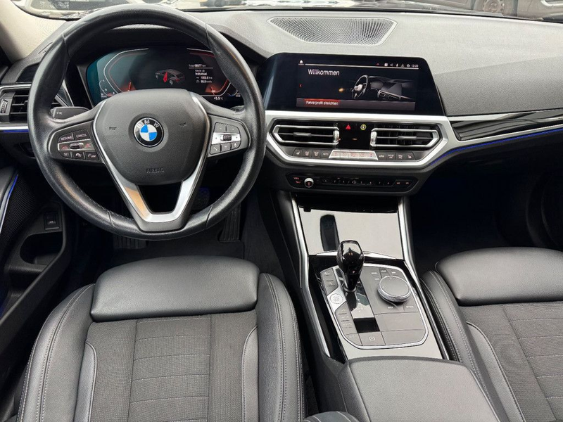 BMW 320 d xDrive Sport Line — photo 8