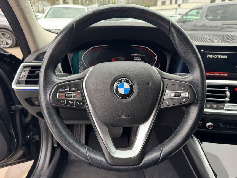 BMW 320 d xDrive Sport Line — photo 9