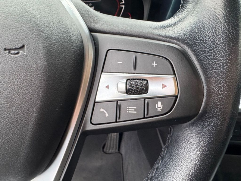 BMW 320 d xDrive Sport Line — photo 11