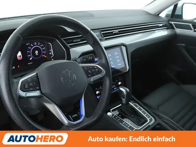 Volkswagen Passat view 11