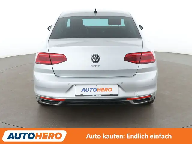 Volkswagen Passat view 5