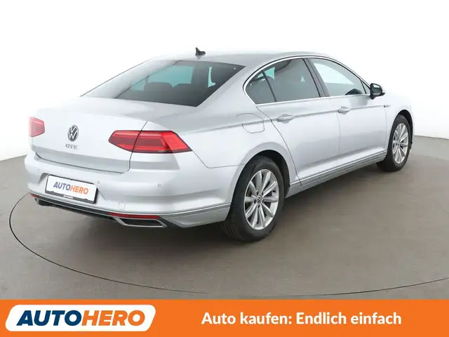 Volkswagen Passat view 6