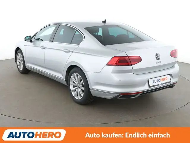Volkswagen Passat view 4