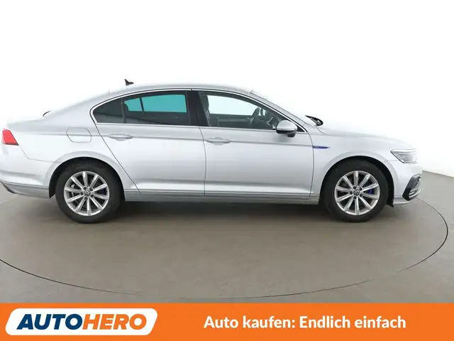 Volkswagen Passat view 7