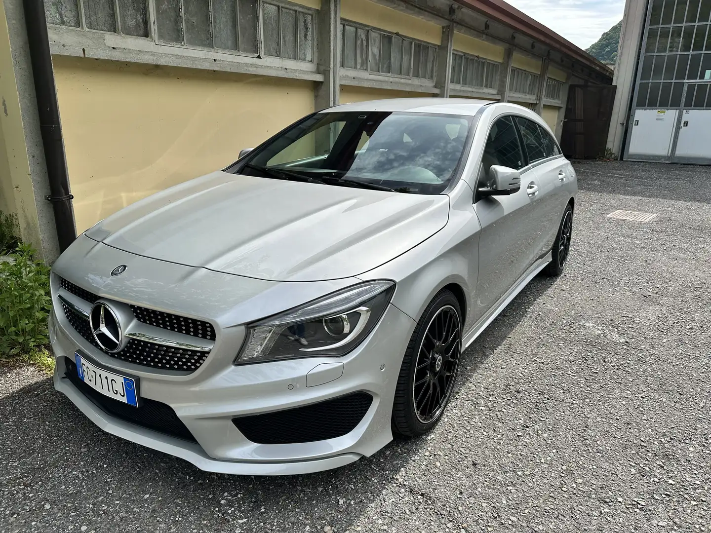 Mercedes-Benz CLA 200 Shooting Brake d (cdi) Premium auto Argento - 1