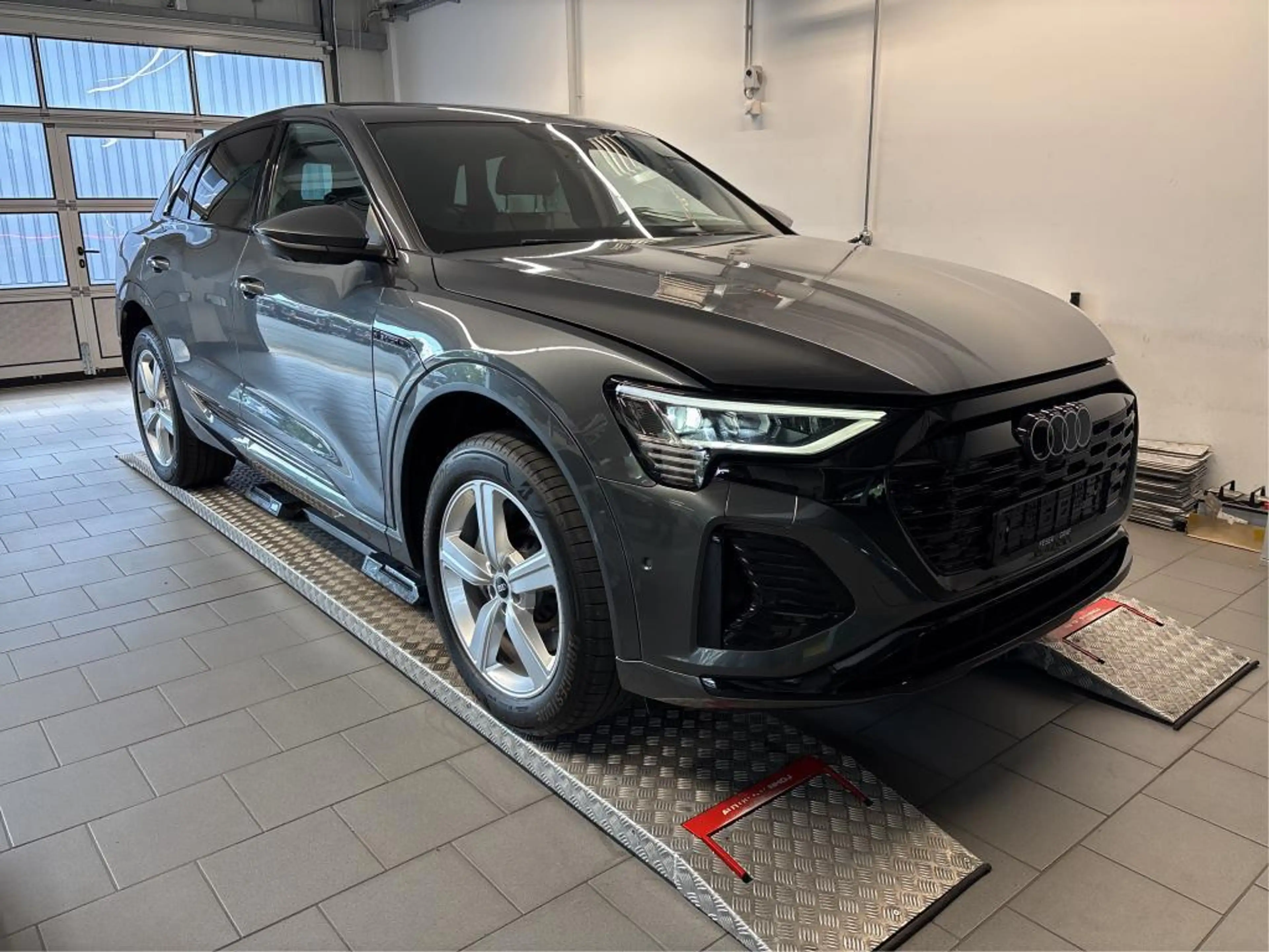 Audi Q8 e-tron 50 2x S line ACC BLACK 360° 20Z SHZ VC — photo 4