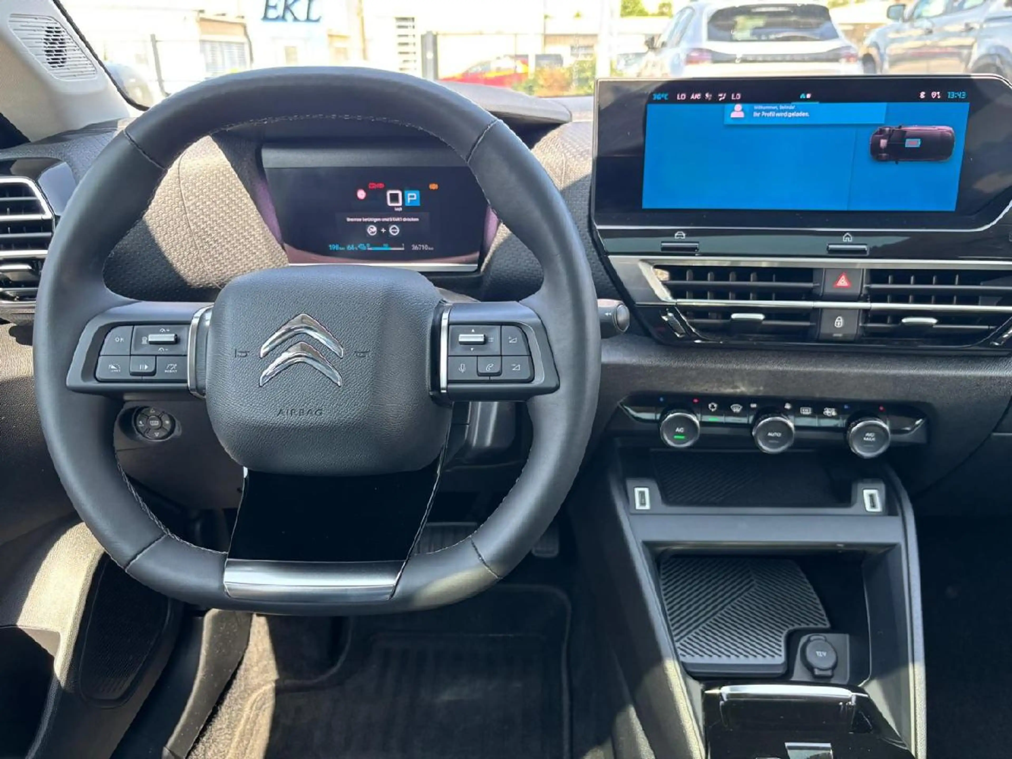 Citroen E-C4 Electric ë- Shine — photo 13