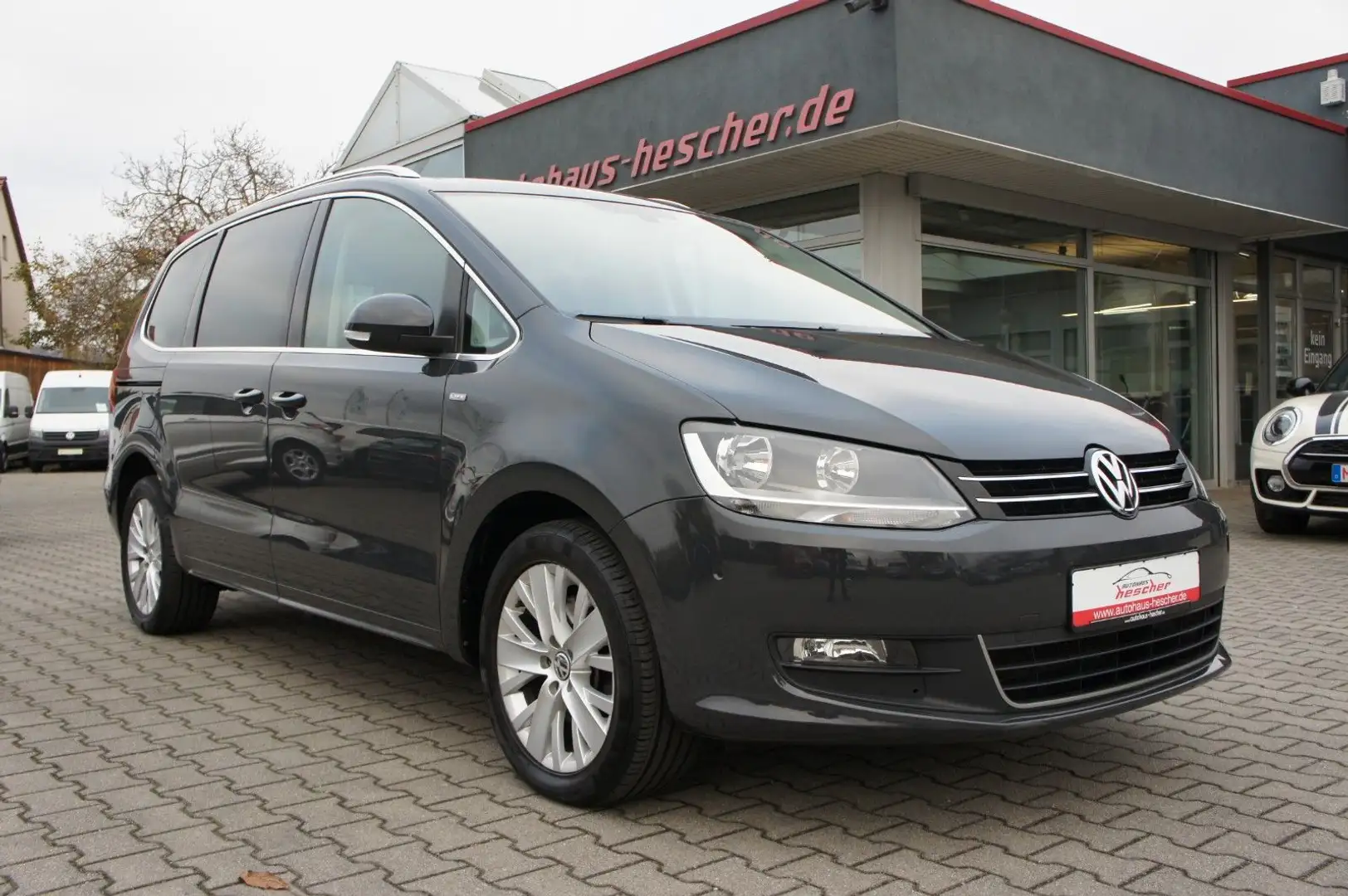 Volkswagen Sharan 1.4 TSI DSG Comfortline *1.HAND*NAVI* Grau - 2