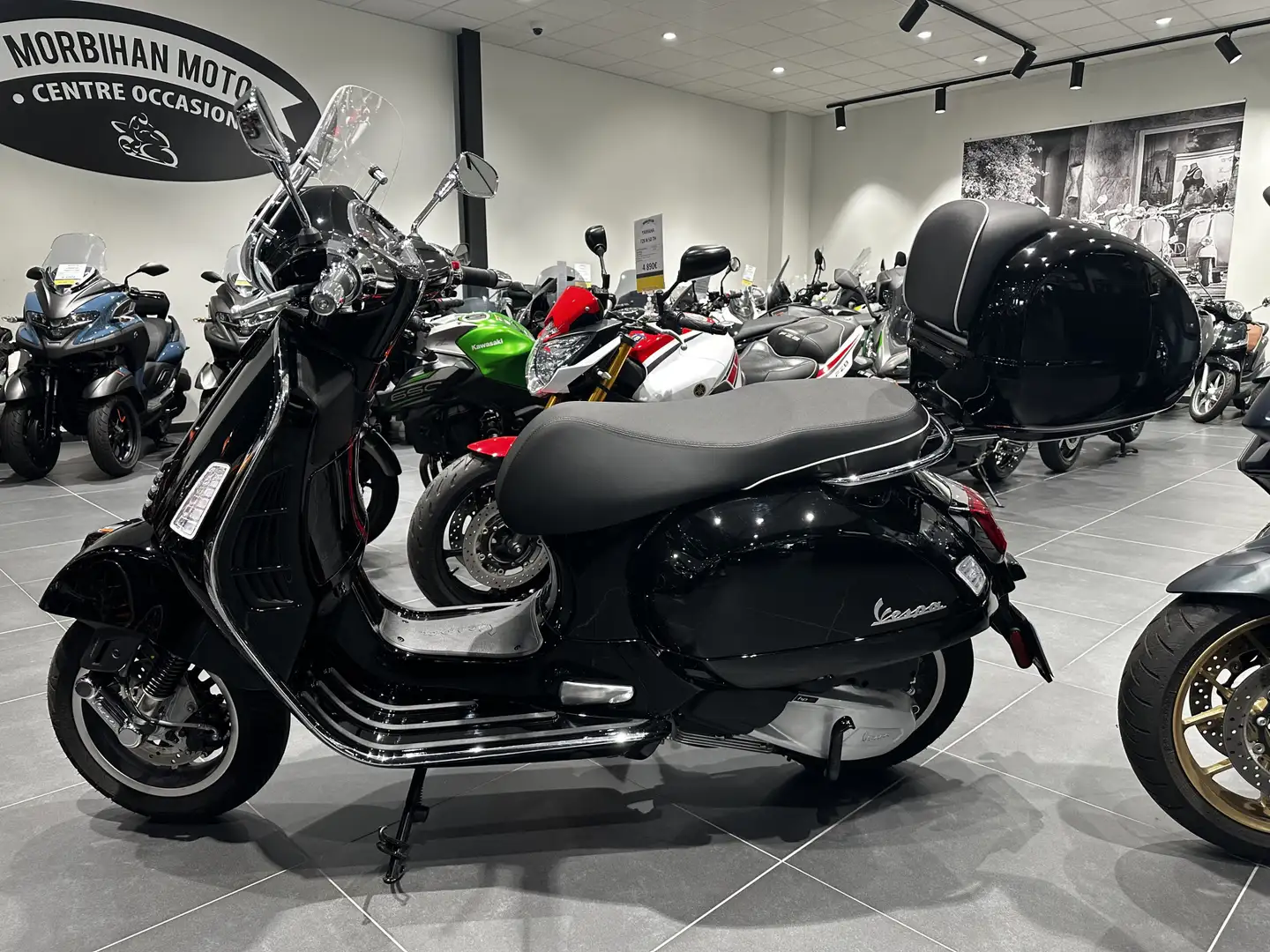 Vespa GTS 300 Nero - 2