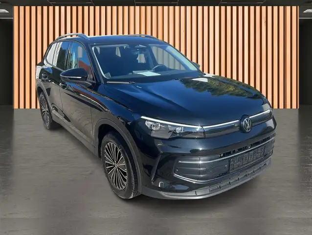 Volkswagen Tiguan view 5