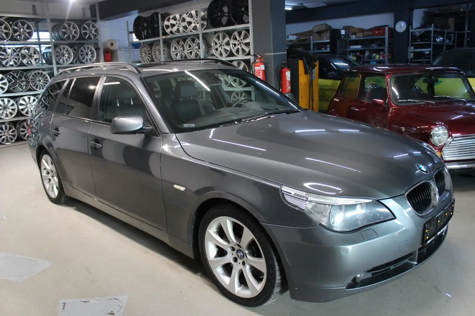 BMW 535 d-M Touring*Head-Up*PDC*AHK*XENON*NAVI*SHZ Gris - 1