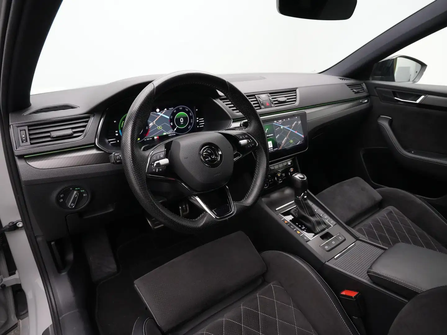 Skoda Superb Combi 1.4 TSI iV 218 pk DSG Sportline Business | T Grijs - 2