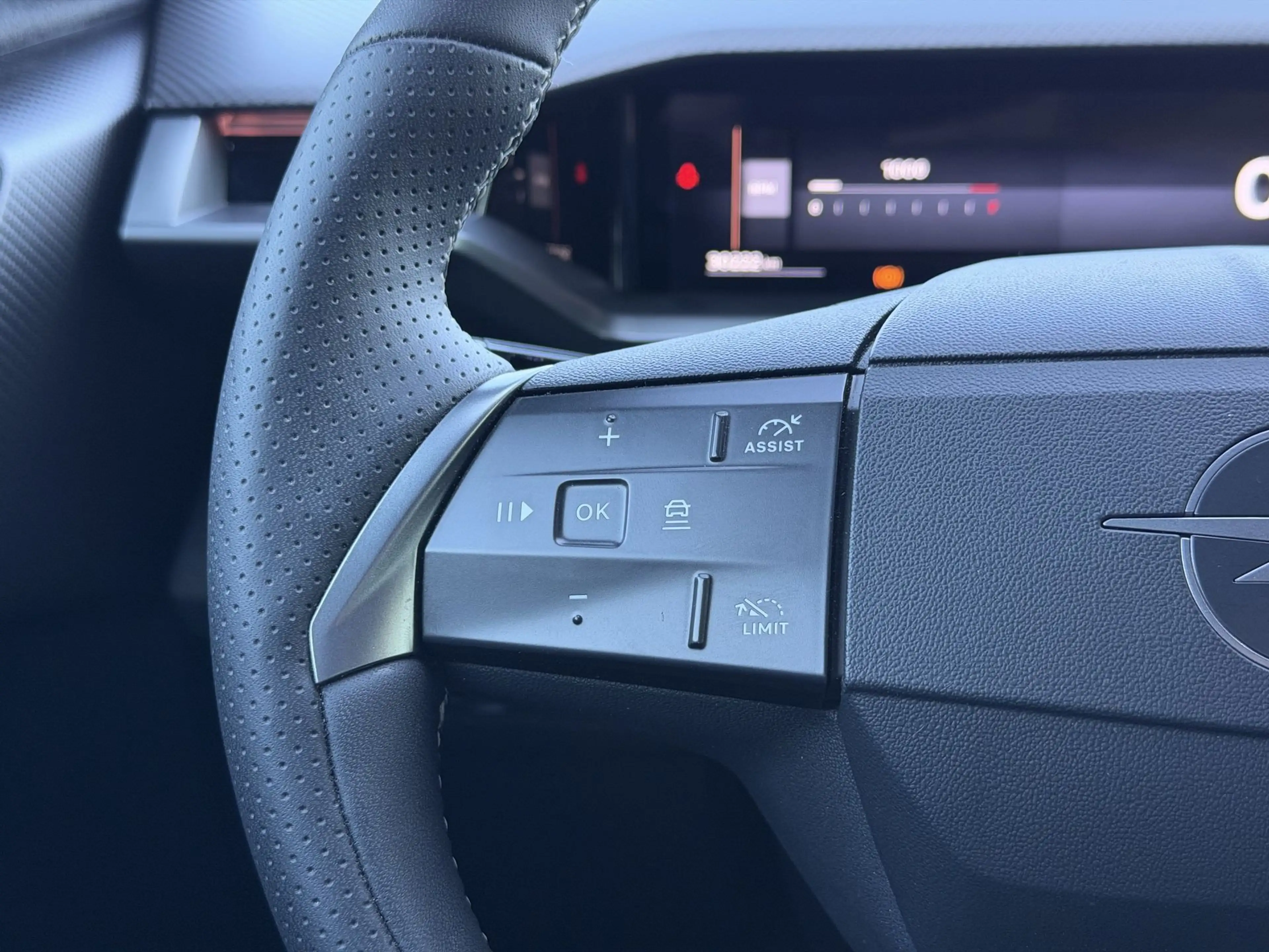 Opel Grandland 1.2T Hybrid GS *Navi*360° Cam*CarPlay* — photo 14
