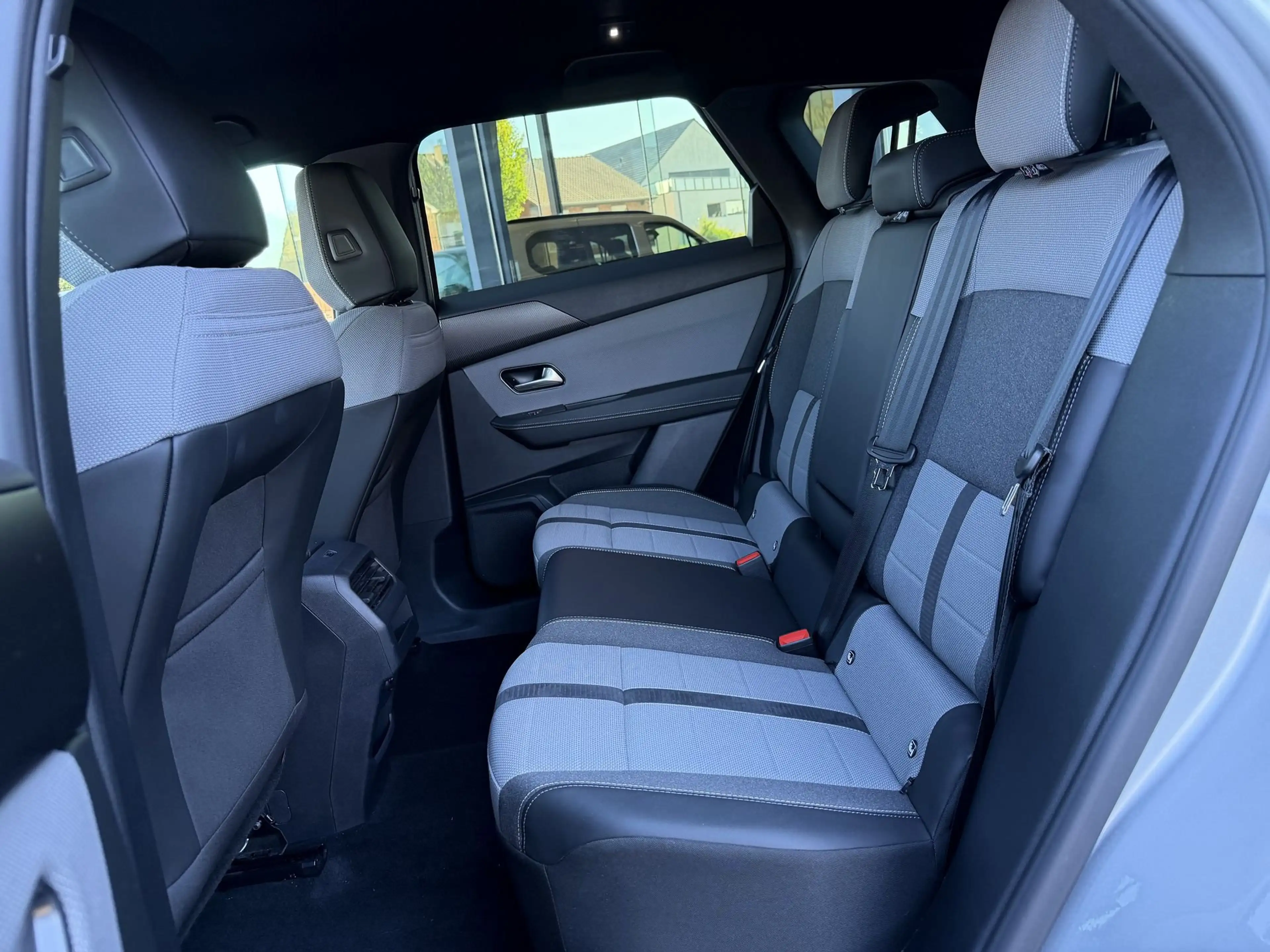 Opel Grandland 1.2T Hybrid GS *Navi*360° Cam*CarPlay* — photo 11