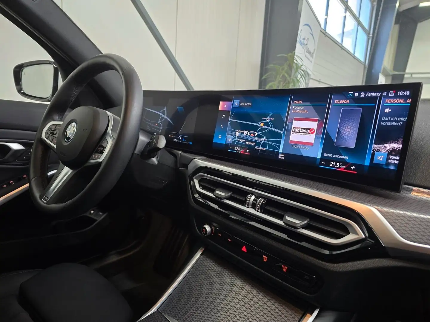BMW 330 e xDrive M Sport *Driving-As*Pano*HuD*el.Sitz Bílá - 2
