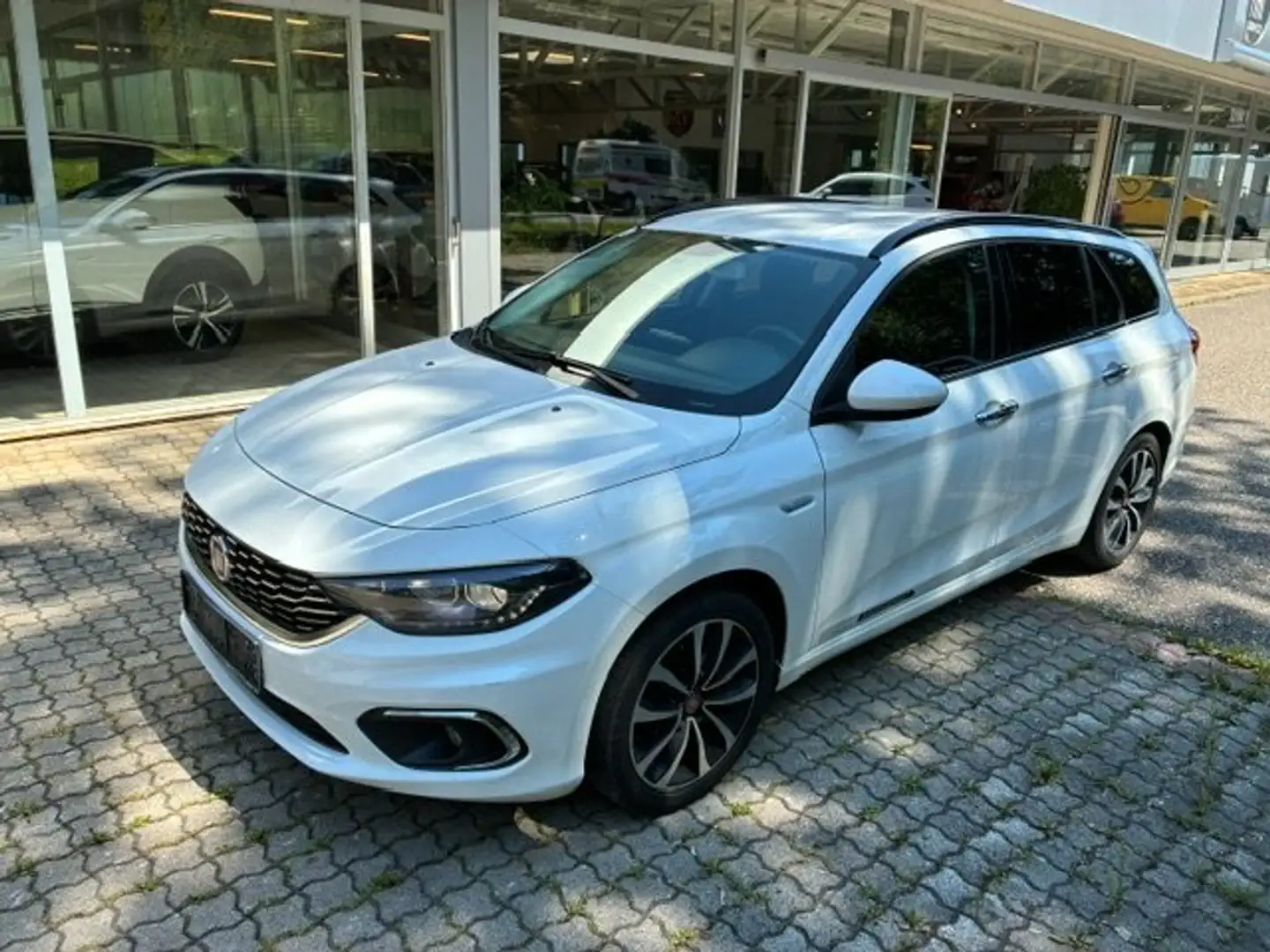 Fiat Tipo Kombi 1,4 TJet 120 Nero Connect *AHV*RFK*XENON* Weiß - 2