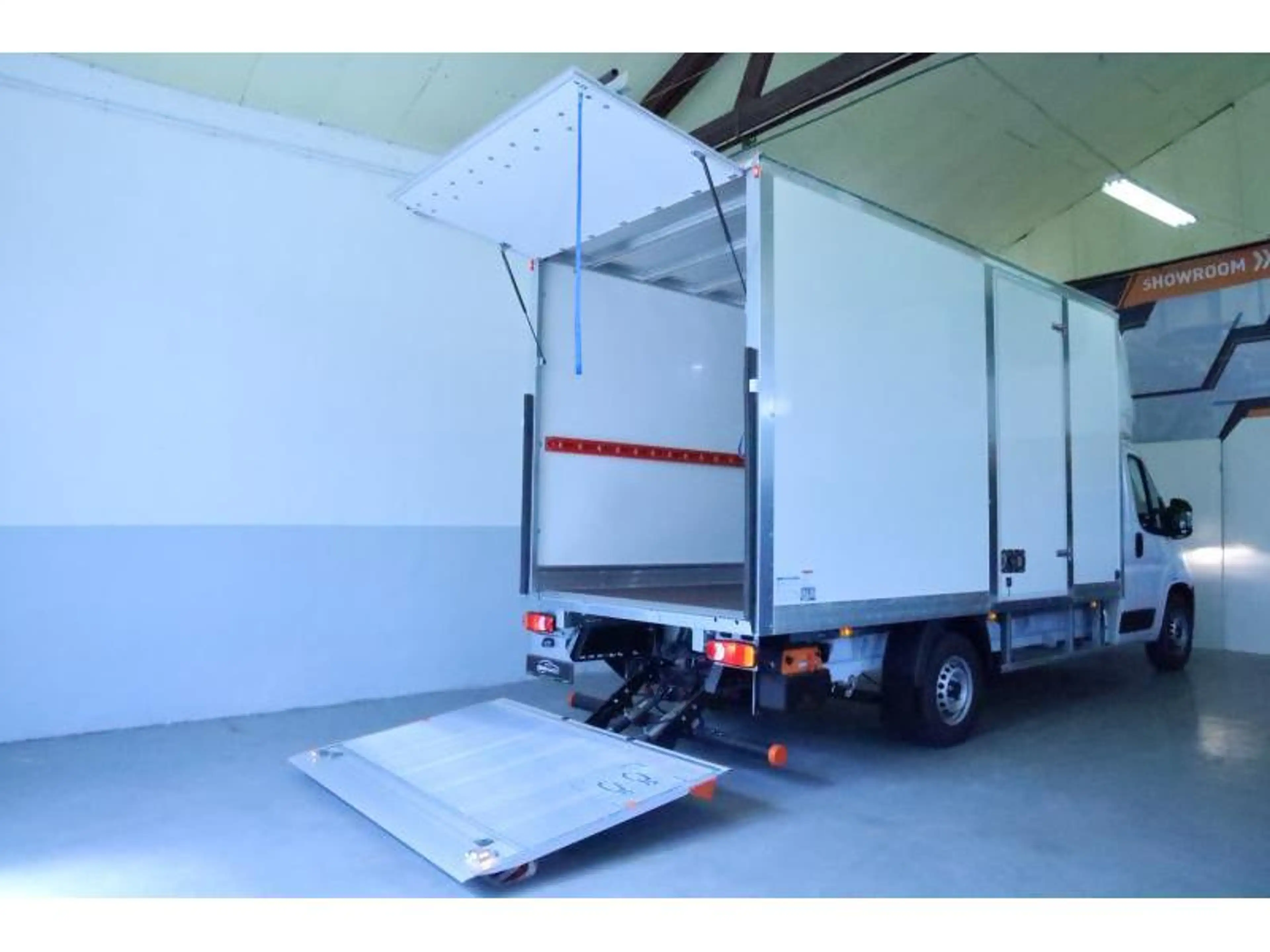 Citroen Jumper Cargo Box avec Hayon L4 3,5t — photo 12