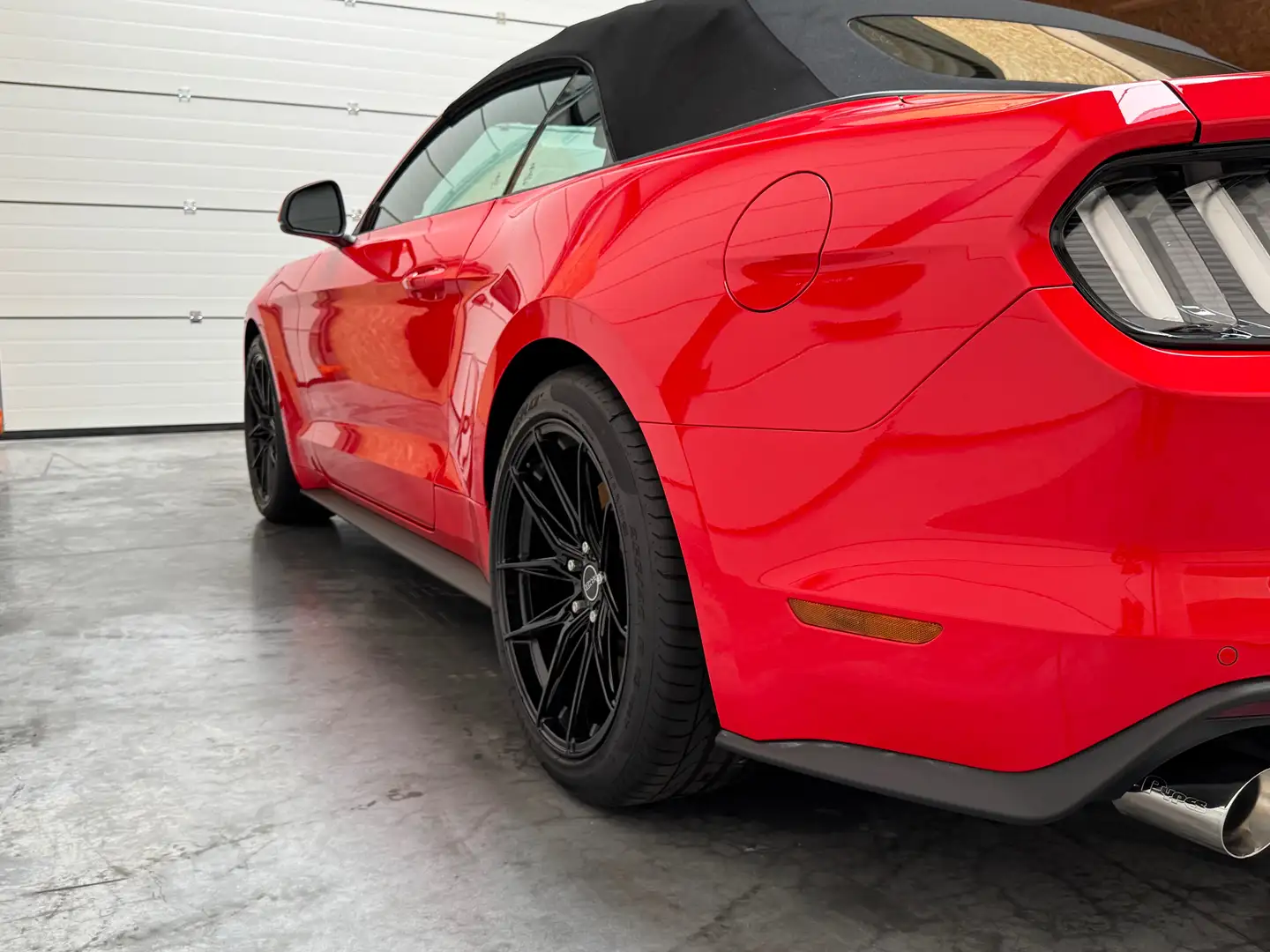 Ford Mustang Mustang Cabrio 2.3 Eco Boost Rood - 2