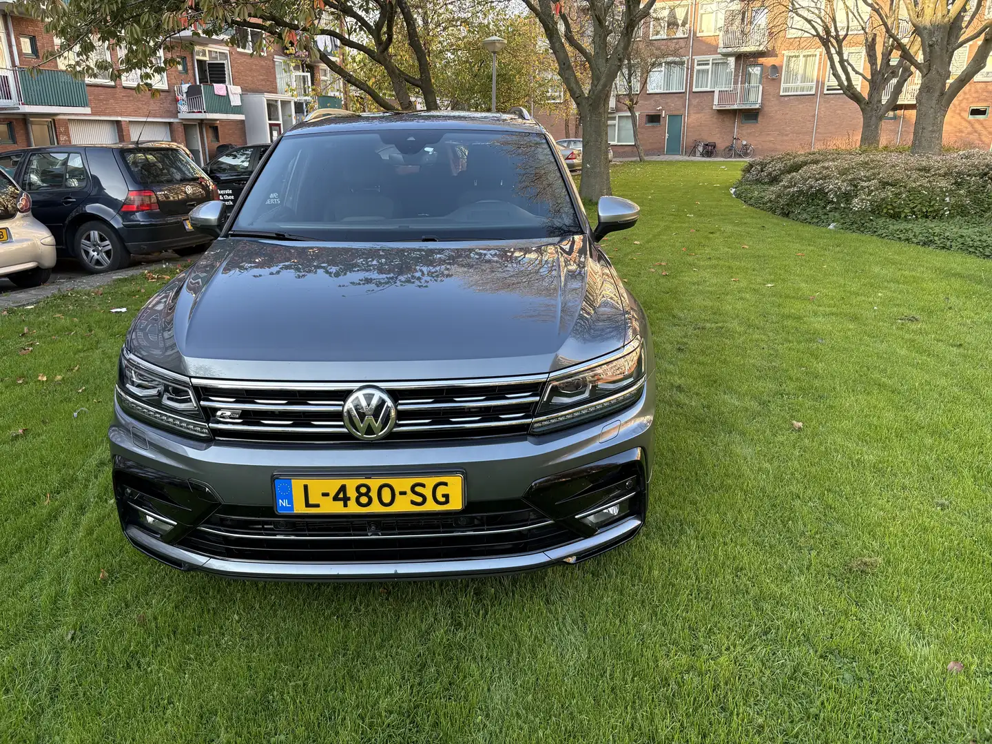 Volkswagen Tiguan 2.0 TDI 4M. HL. 7p. Grijs - 1