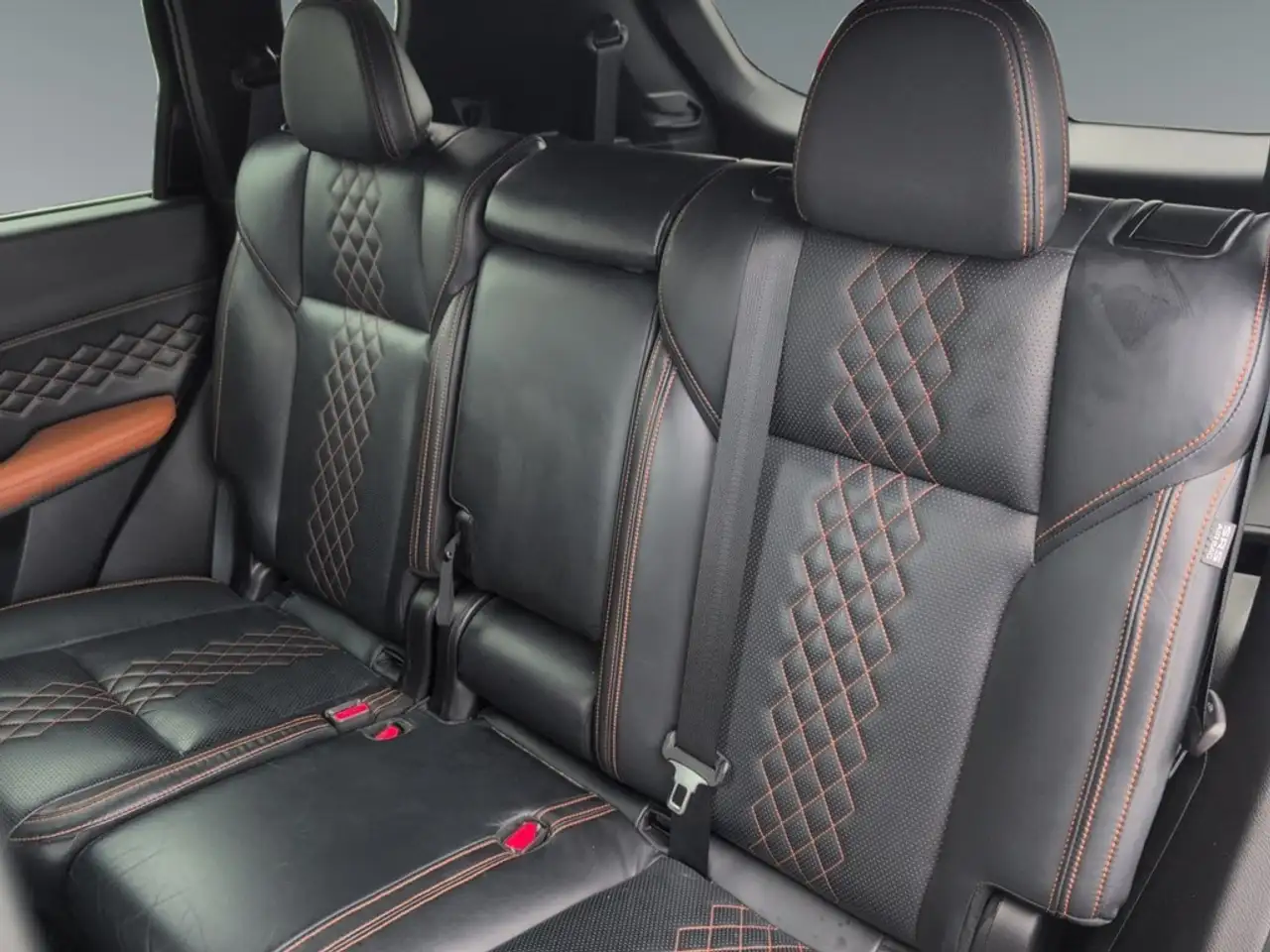 Mitsubishi Outlander снимка Mitsubishi Outlander