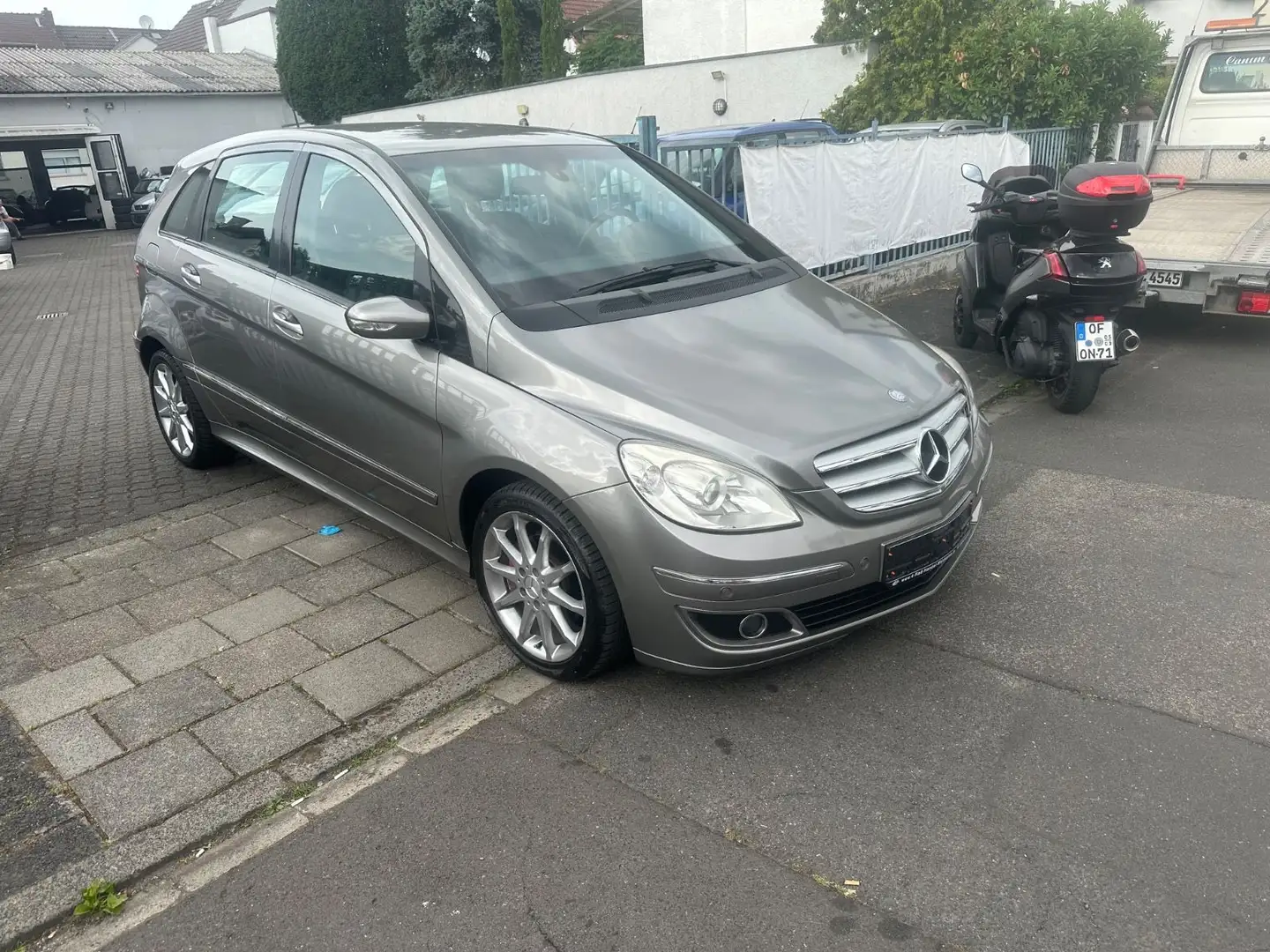 Mercedes-Benz B 200 B -Klasse B 200*TüvNEU*Einparkhilfe*Isofix Grau - 1