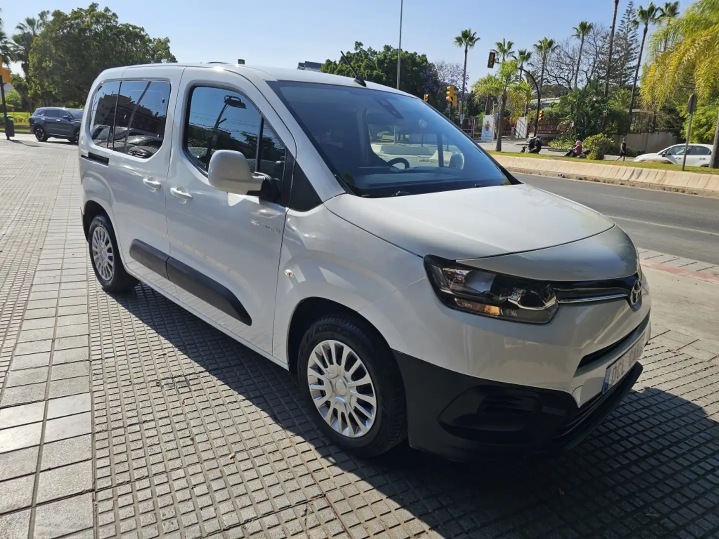 Toyota Proace Family L1 1.5D 5pl. Active Wit - 1