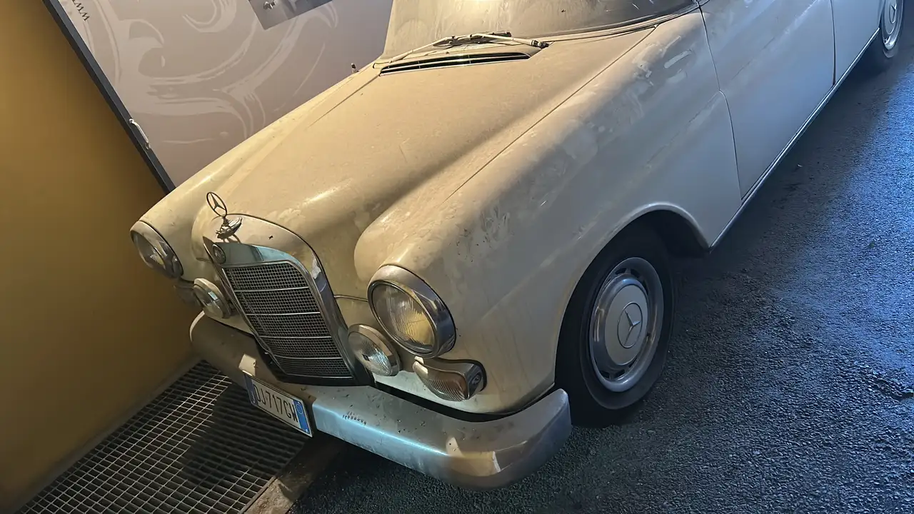 Mercedes-Benz 200, foto 2