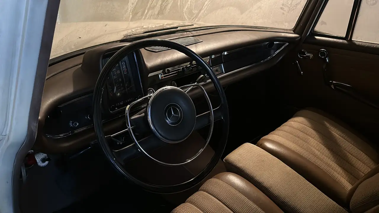 Mercedes-Benz 200, foto 12
