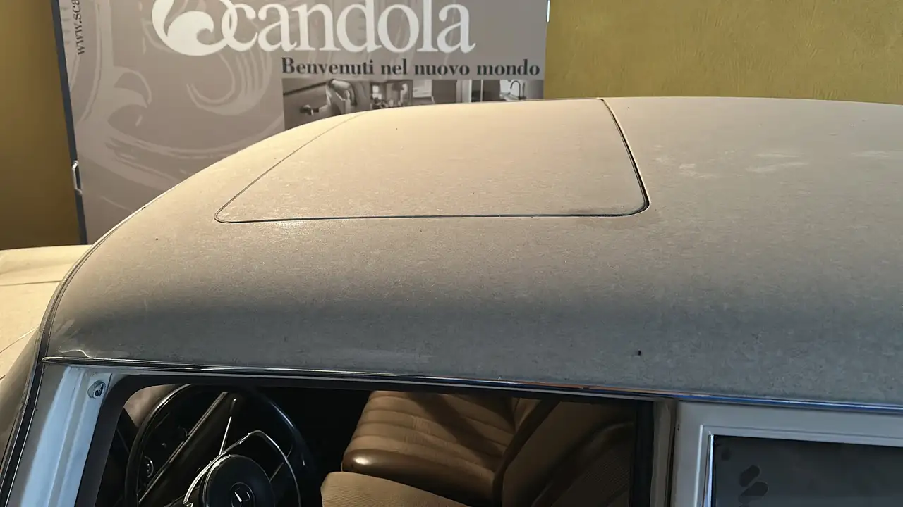 Mercedes-Benz 200, foto 1