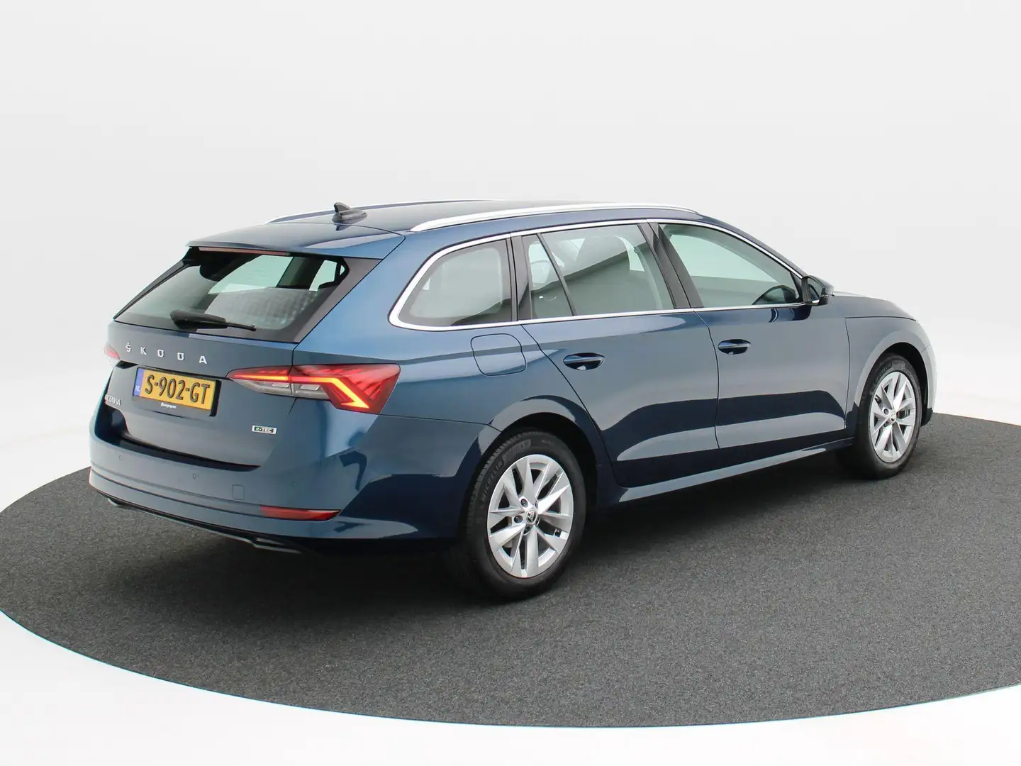 Skoda Octavia Combi 1.5 e-TSi 150 Pk Automaat Business Edition P Blauw - 2