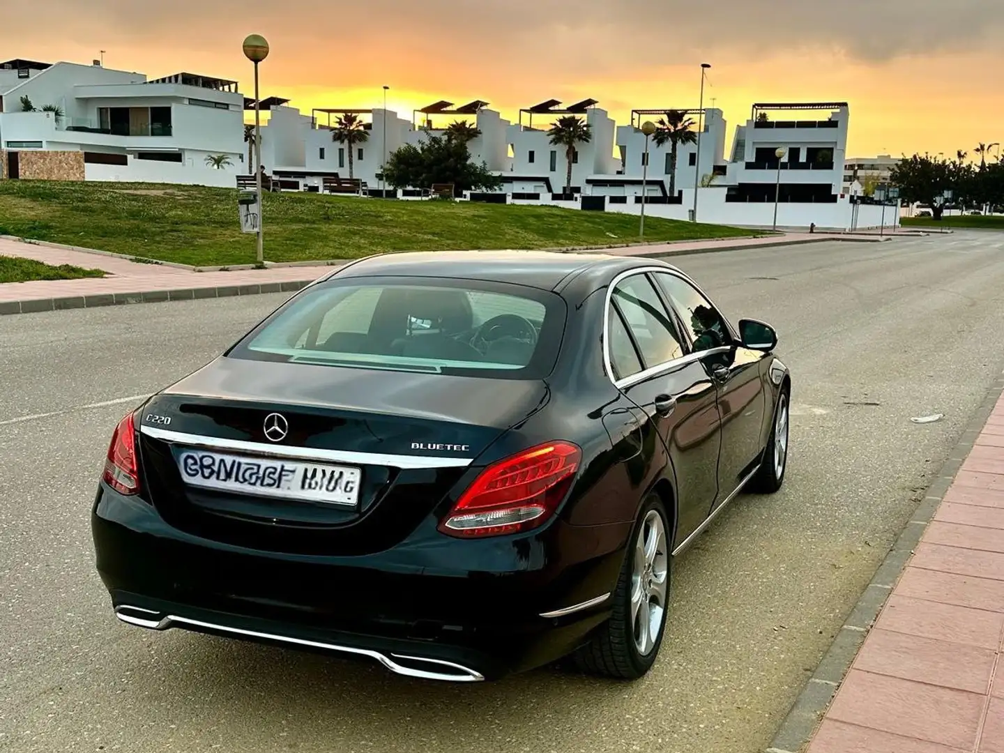 Mercedes-Benz 220 BlueTec 7G - 2