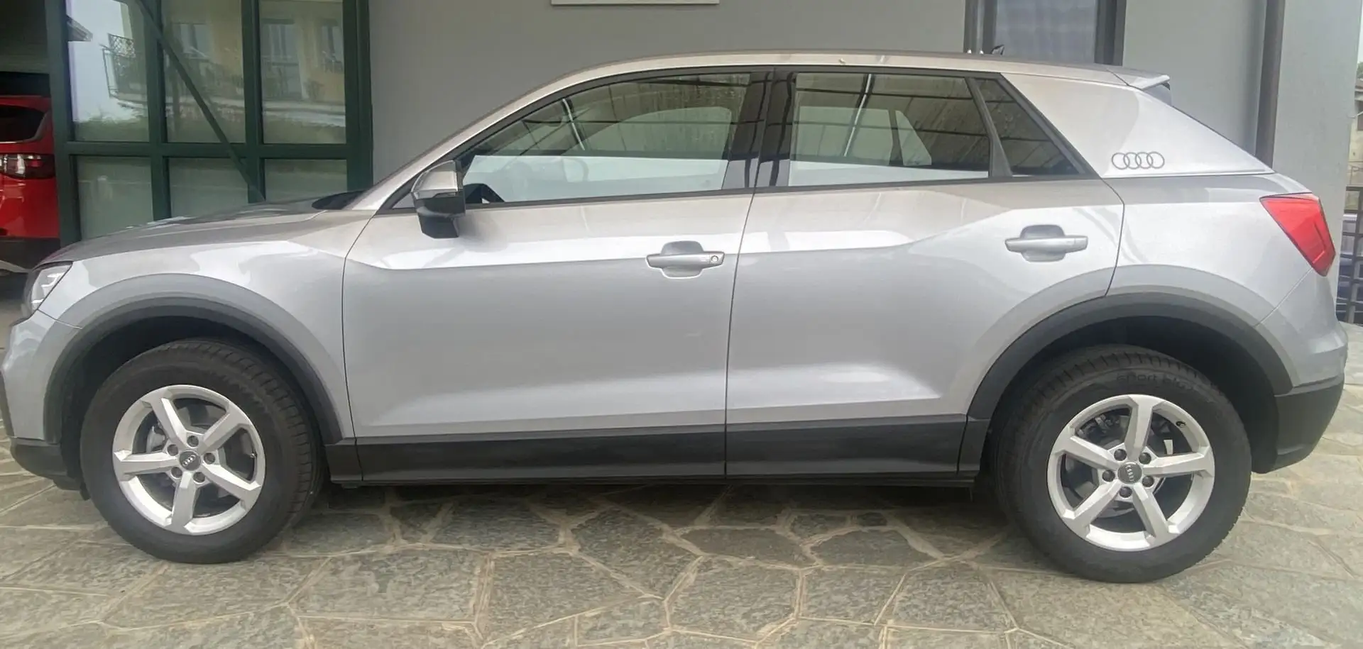 Audi Q2 1.0 TFSI S tronic Grigio - 2