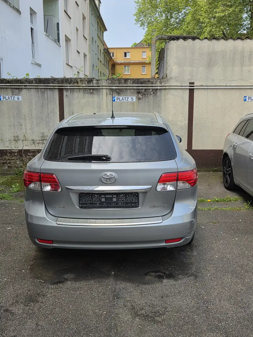 Toyota Avensis Combi 2.2 D-4D Executive - 1