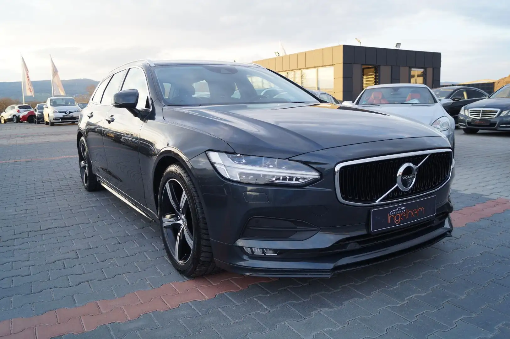 Volvo V90 Sport  Pro AWD360°K Navi Leder PDC SHZ AHK Grau - 1