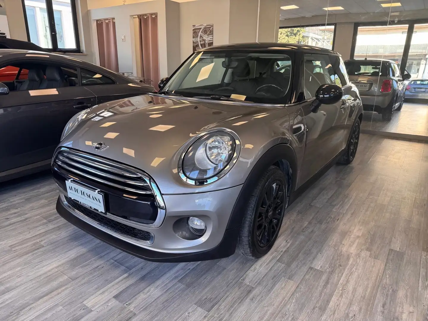 MINI Cooper D Mini IV F55-F56 2014 1.5 Hype 3p Or - 1