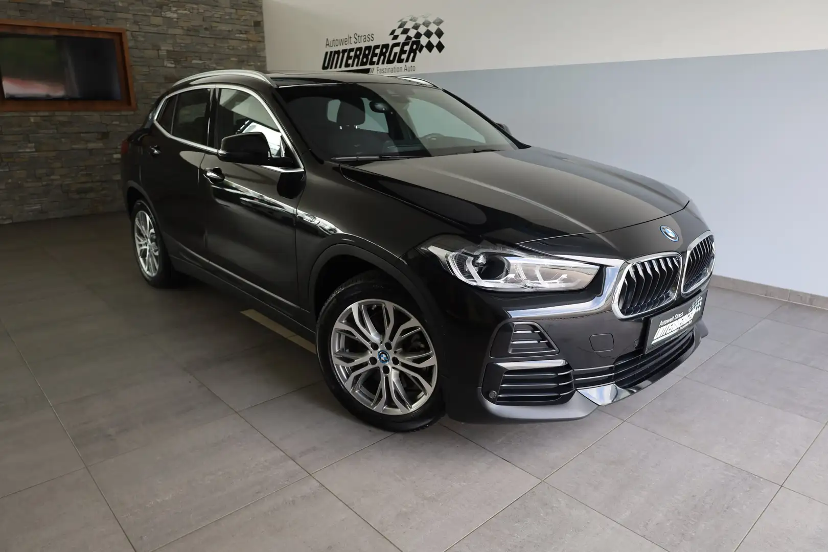 BMW X2 xDrive25e Pano RFK Head-Up Чёрный - 1