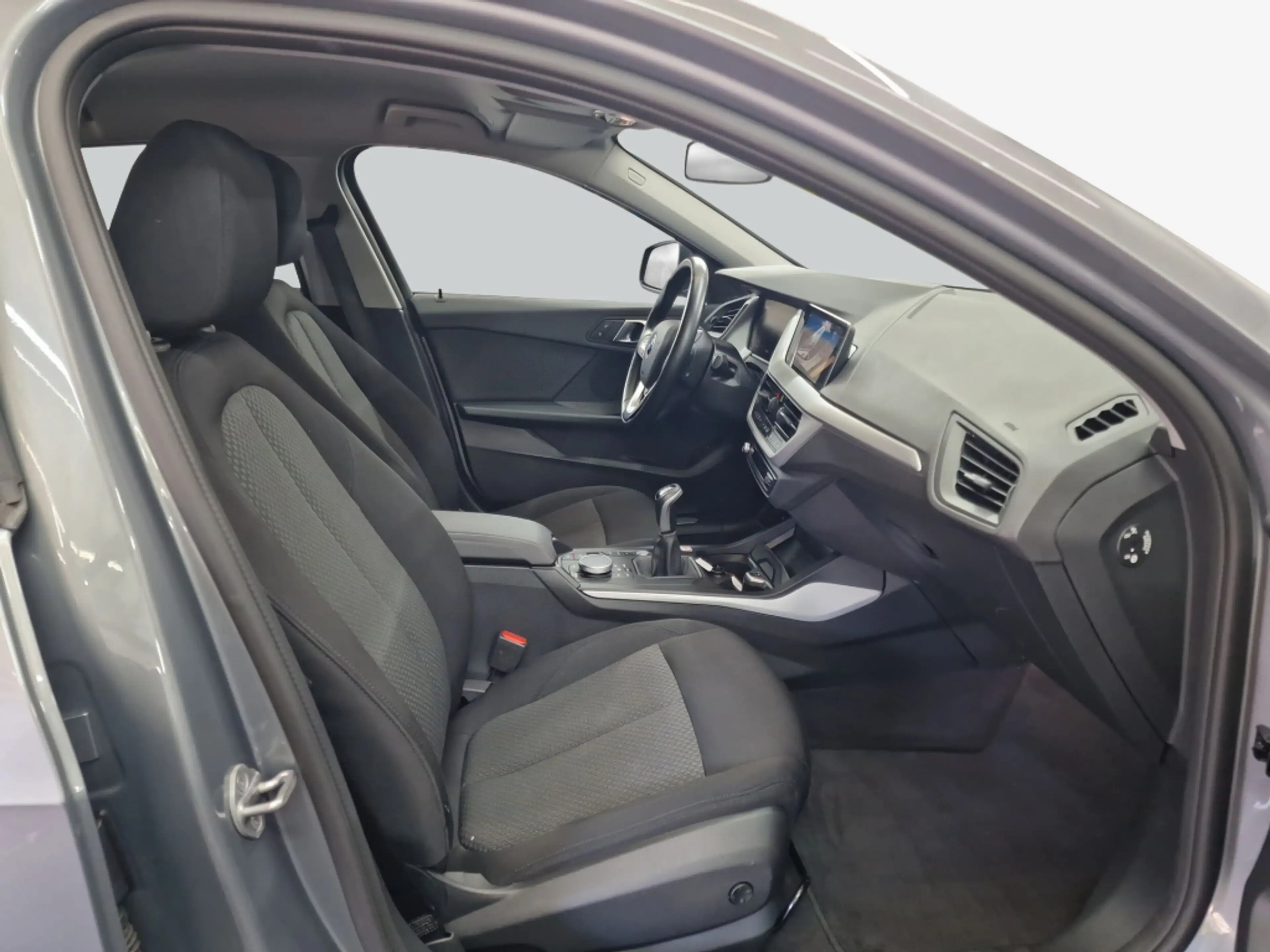 BMW 118 i Advantage LED Navi Sitz- und Lenkradheizung — photo 13